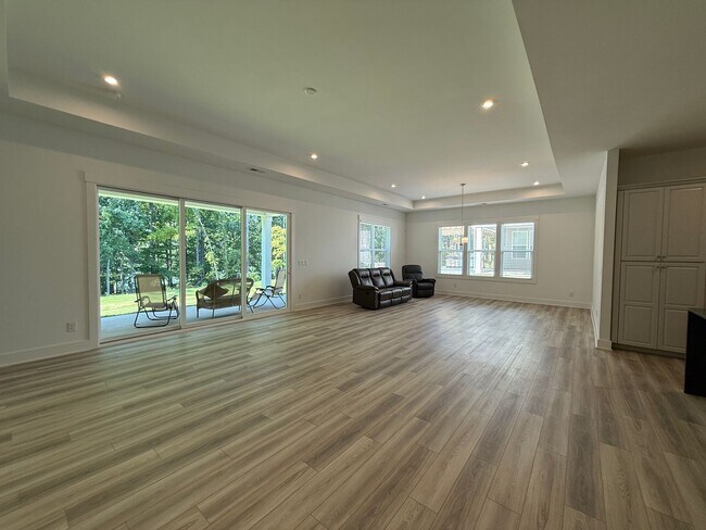 Building Photo - Beautiful 4 Bedroom Single Family Home