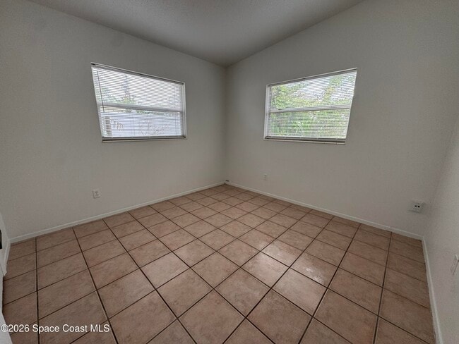 Building Photo - 39 Cedar Ave