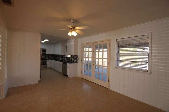 Building Photo - 3 Bed 2 Bath Home Near UT Tyler!