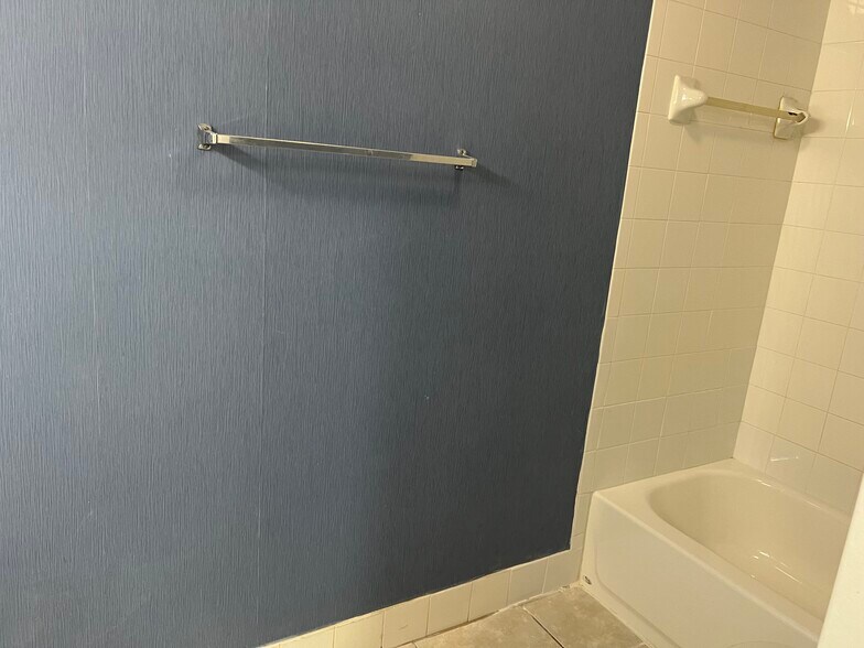 Building Photo - 1155 NW 124th Pl