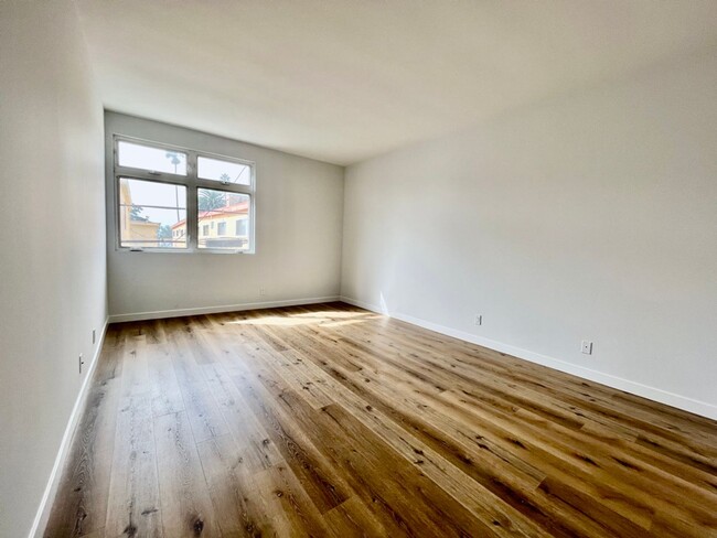 Building Photo - Recently Remodeled Spacious 1Bed/1Bath wit...