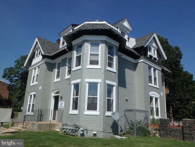Building Photo - 500 N Rodney St