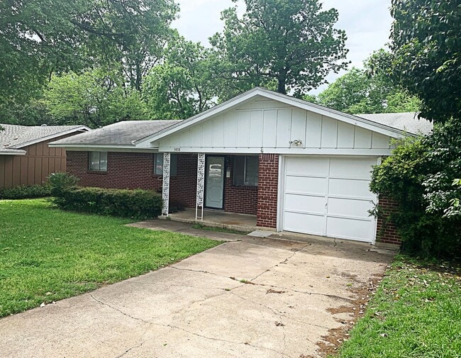 Building Photo - Charming Western Hills Home with Spacious ...