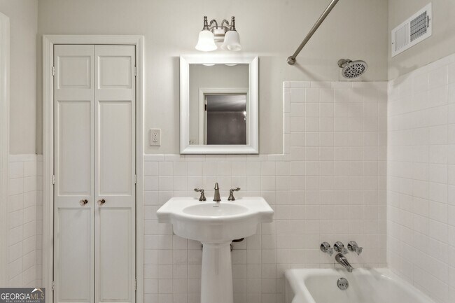 Building Photo - 4708 Tall Pines Dr NW