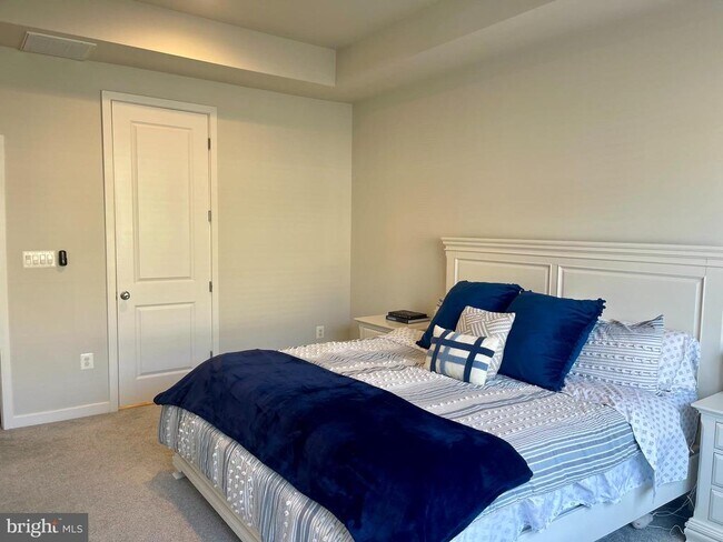 Building Photo - 23006 Sullivans Cove Sq