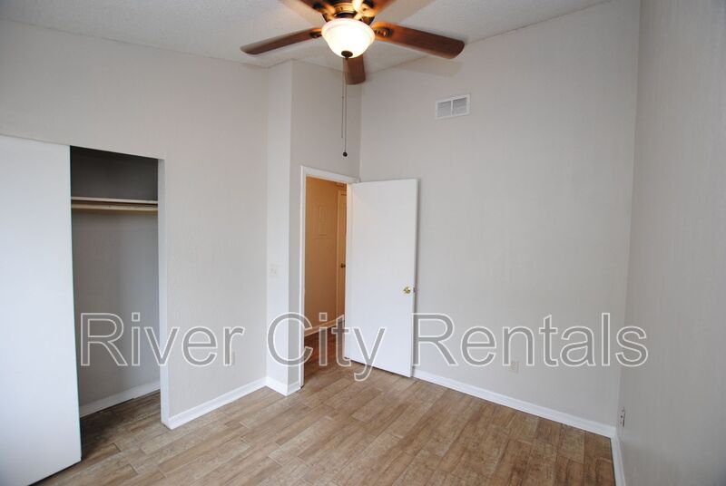 Building Photo - 2443 N Seabury Pl