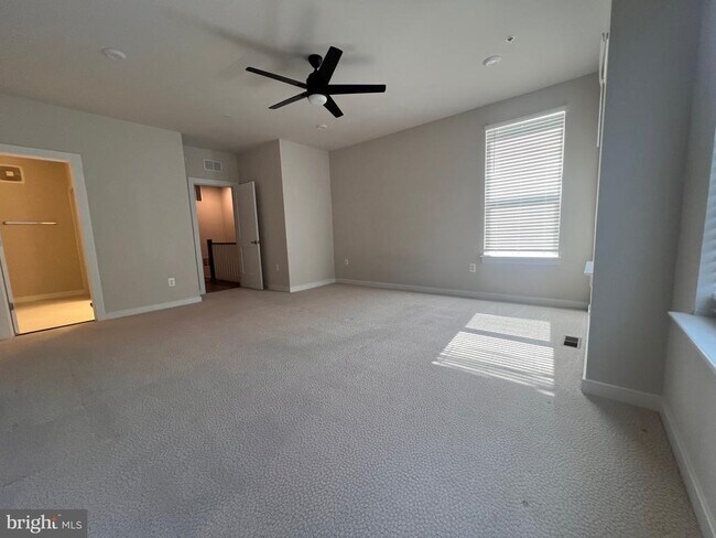 Building Photo - 44625 Wolfhound Sq