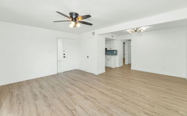 Building Photo - SPECTACULAR 1 BEDROOM 1 BATHROOM LOWER LEV...