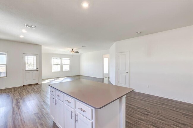 Building Photo - 730 Carol Dr