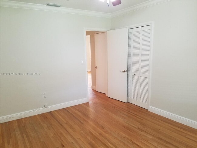 Building Photo - 3915 SW 60th Ave