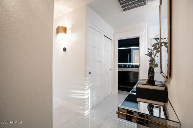 Building Photo - 2257 W Roy Rogers Rd