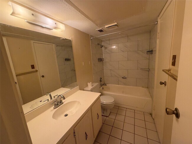 Building Photo - 14777 Wunderlich Dr