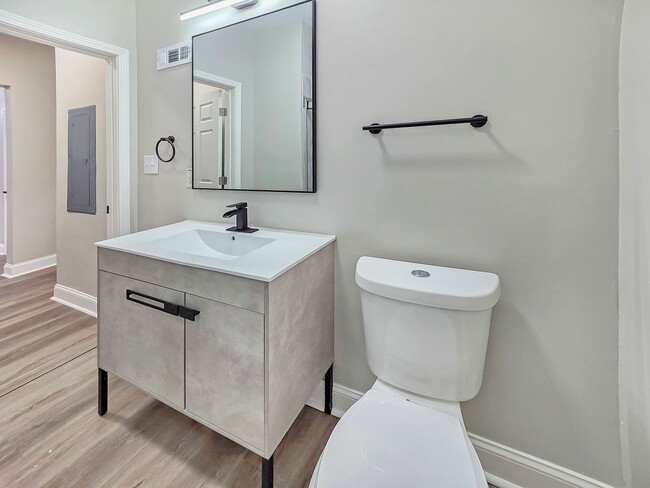 Building Photo - Beautifully Renovated 4 Bedroom Home in th...