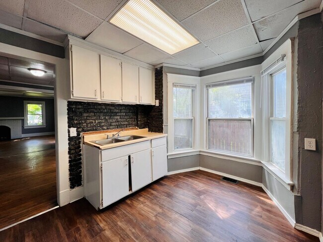 Building Photo - 3915 Willys Pkwy