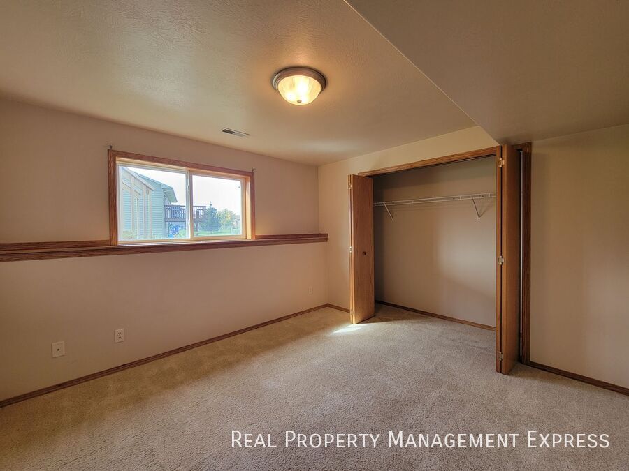 Building Photo - 5901 S Mandy Ave