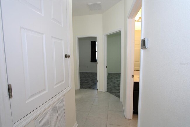 Building Photo - 2380 Sanderling St