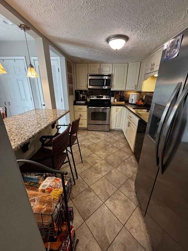 Building Photo - 3 Bedroom || 2.5 Bathroom - Townhome