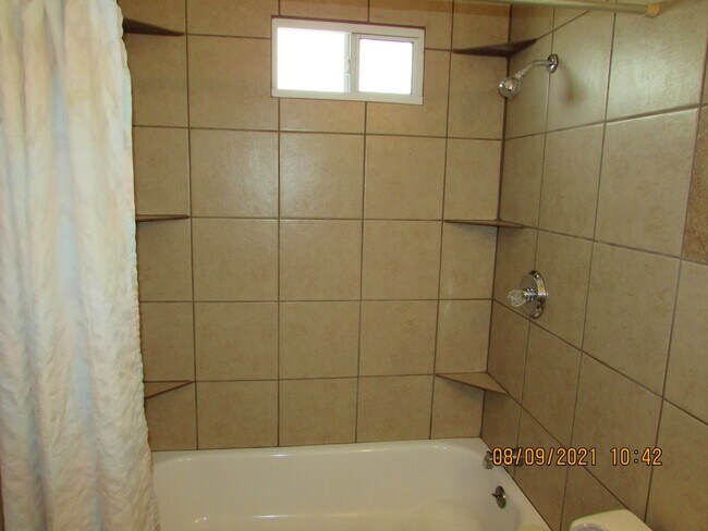 Building Photo - Newly remodeled 5 bedroom/2 bath home