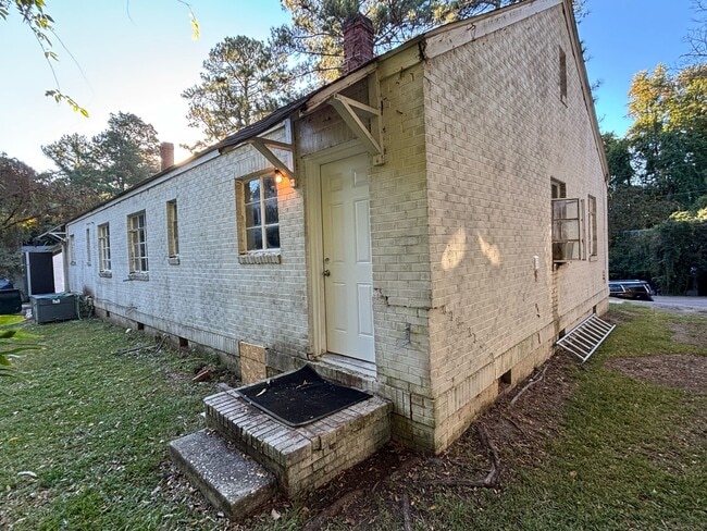 Building Photo - 1406 Briarcliff Dr