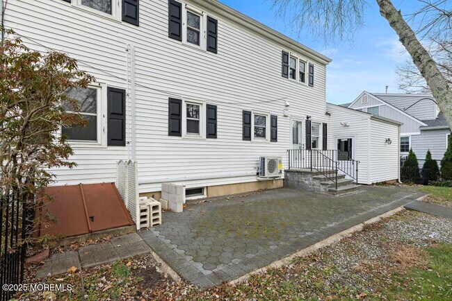 Building Photo - 308 Buttermere Ave