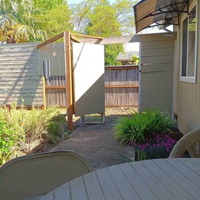 Building Photo - Great House With So Much To Offer In Independence!