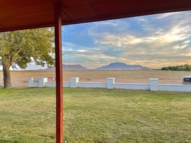Building Photo - Ranch Style Farm