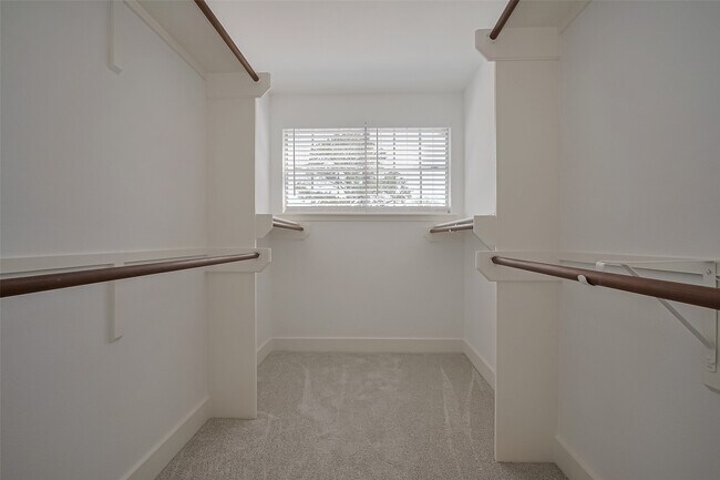 Building Photo - 5615 Haven Point Dr
