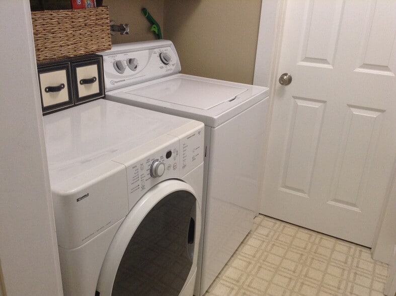 Laundry - 627 SW Center St