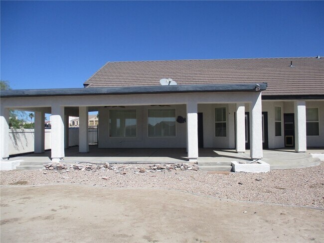 Building Photo - 2902 Desert Vista Dr