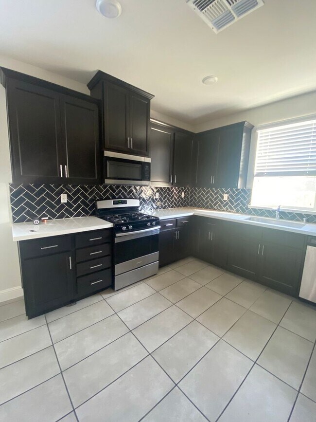 Building Photo - Roseville 3 bedroom in Veranda at Stoneridge.