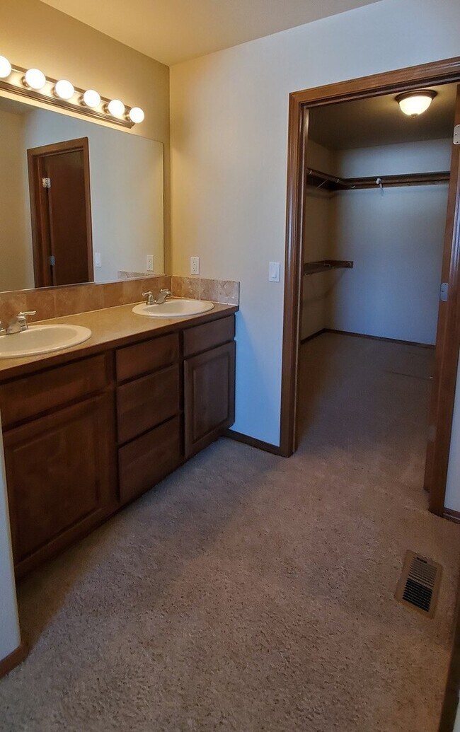 Building Photo - Beautiful 3 Bedroom Home in Fieldstone Nei...