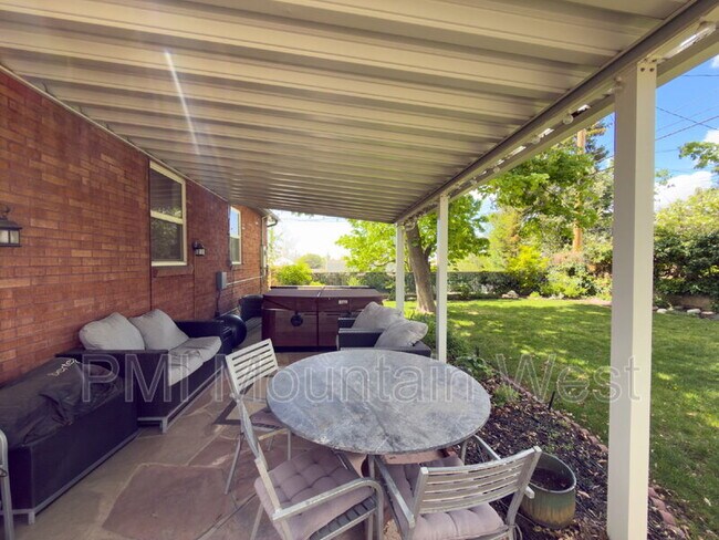 Building Photo - 2323 Bryan Ave