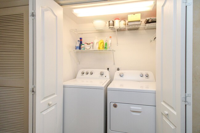 Building Photo - ** 2/2 CHARMING FURNISHED CONDO AT THE ISL...