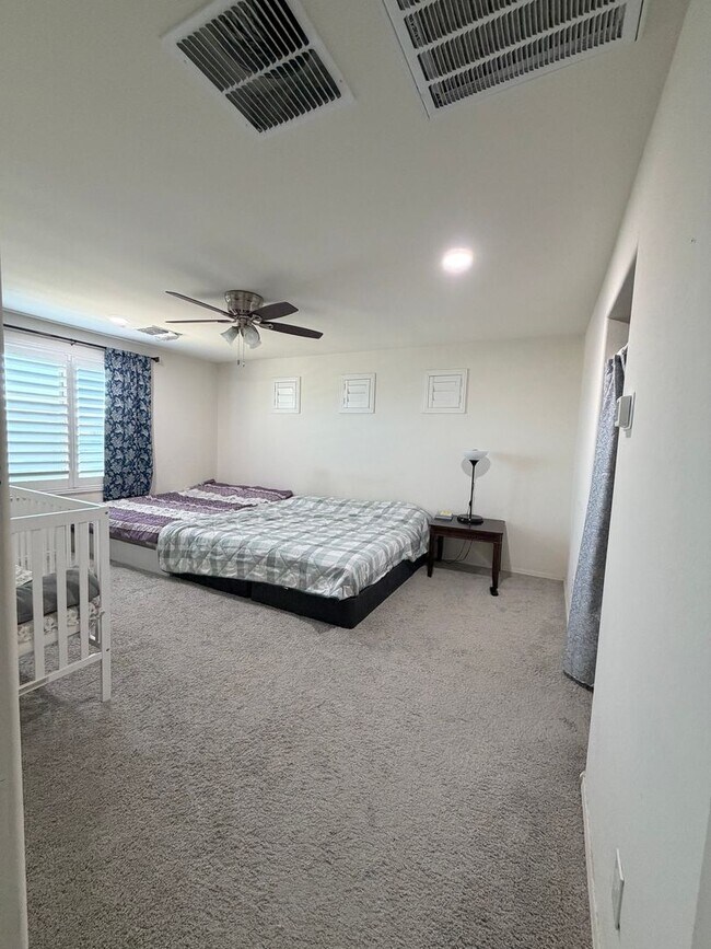 Building Photo - 3 bedroom 3 bath Home