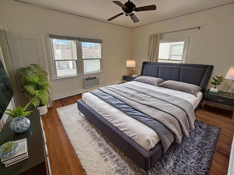 Building Photo - 335 N Orange Grove Ave