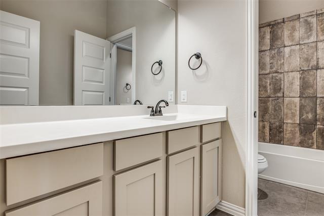 Building Photo - 2511 Linwood Dr