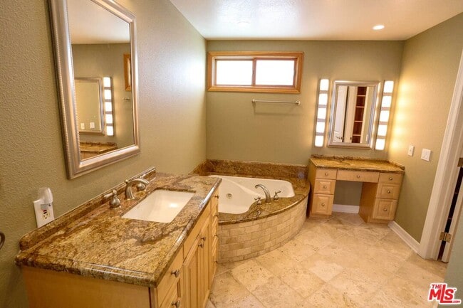 Building Photo - 17097 Palisades Cir