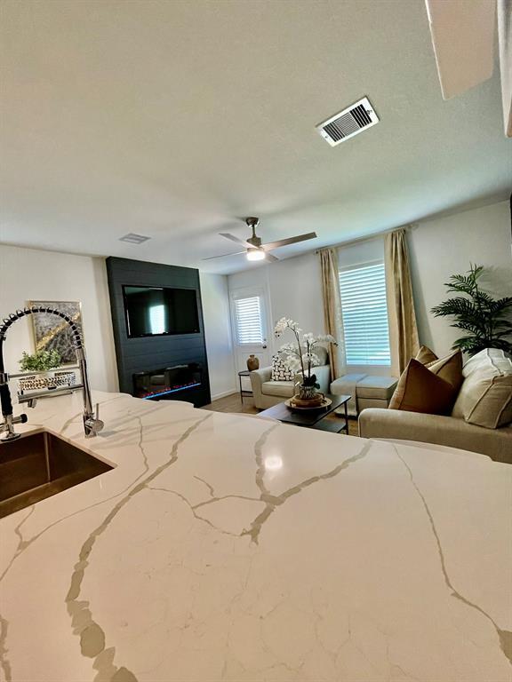 Building Photo - 21431 Carosella Dr