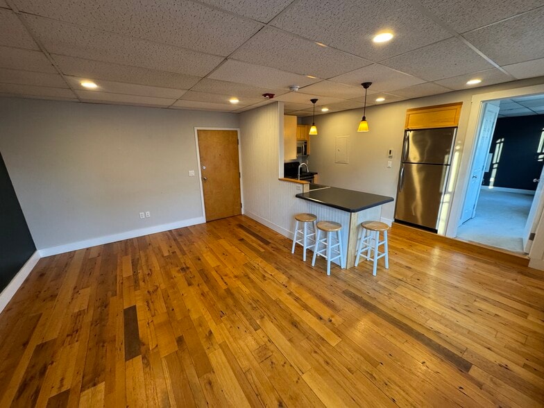 Building Photo - 38 W Main St