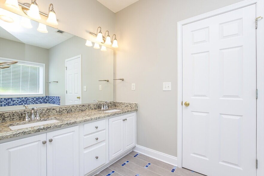 Building Photo - 3289 Sharp Creek NE