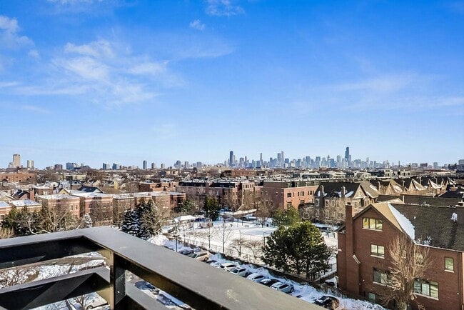 Building Photo - 1735 W Diversey Pkwy