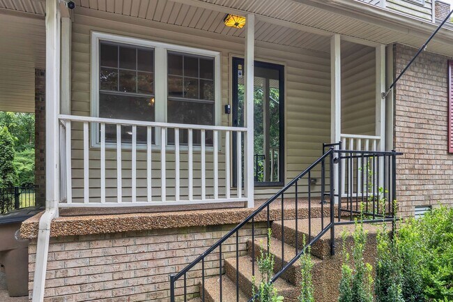 Building Photo - 5535 Thalman Dr
