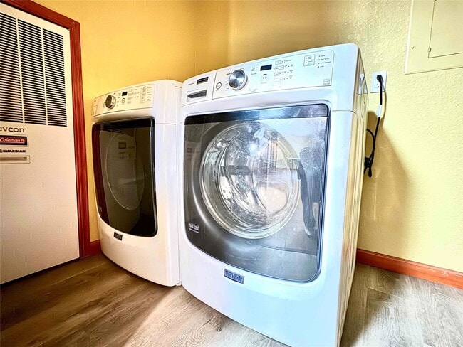 Building Photo - 6215 Hwy 35 Bypass