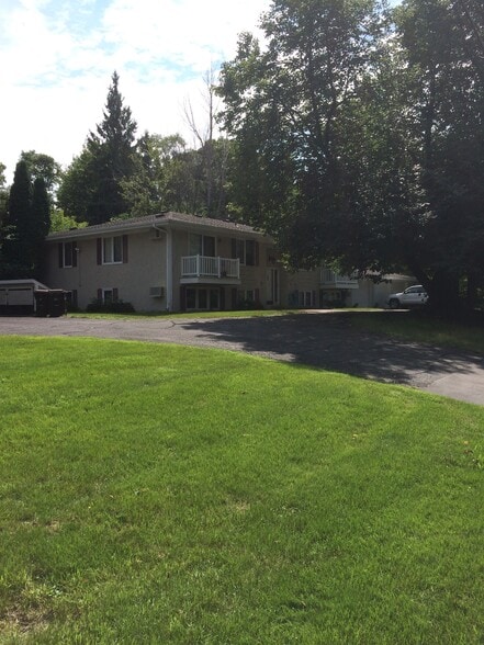 Primary Photo - 1078 E Circle Dr