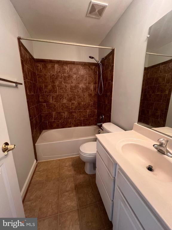 Building Photo - 8234 Glade Bank Dr