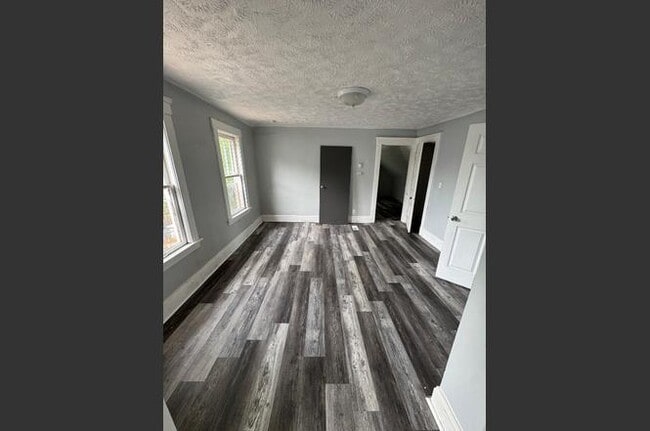 Building Photo - 3124 W 11th Pl