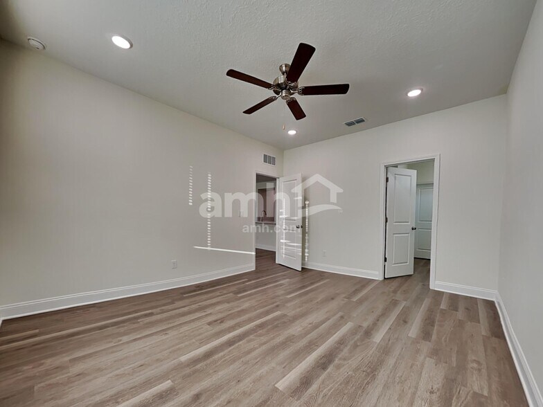 Building Photo - 11649 Hillside Dr