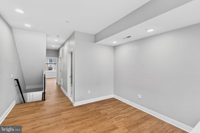 Building Photo - 2528 E Albert St