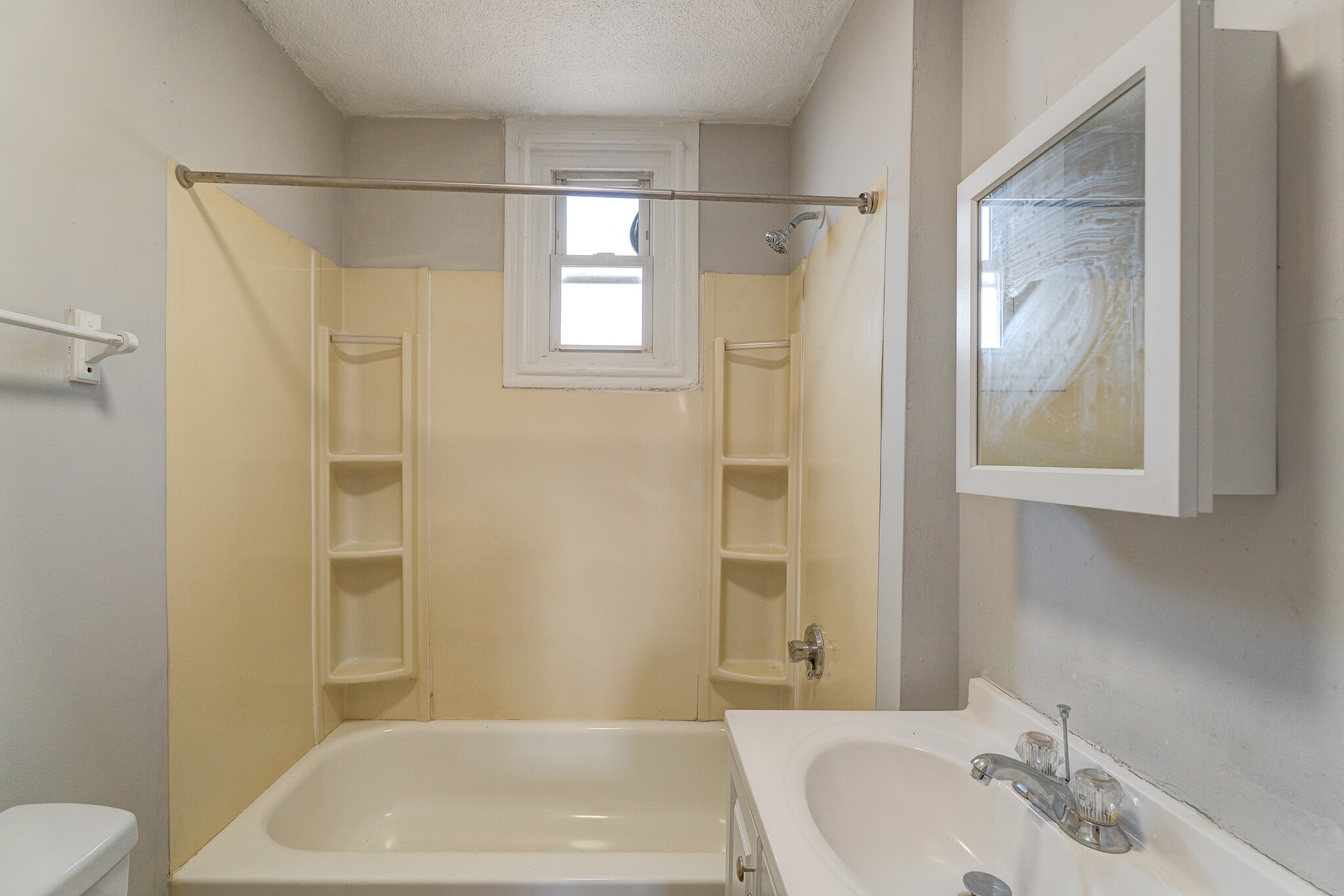 Building Photo - 65 Edgewood Ave