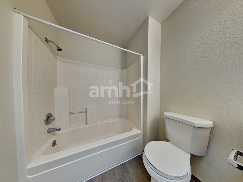 Building Photo - 414 Orting Ave NW